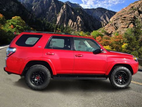 Used 2023 Toyota 4Runner SR5 Premium w/ SR5 Premium Package AWD/4WD image 2
