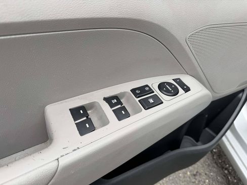 Used 2020 Hyundai Elantra SE FWD image 17