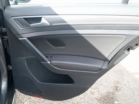 Used 2019 Volkswagen e-Golf SEL Premium image 33