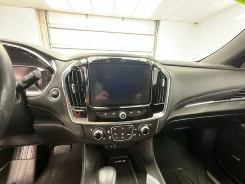 Used 2022 Chevrolet Traverse Premier w/ Redline Edition AWD/4WD image 12