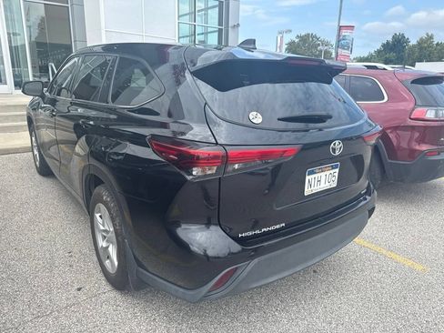 Used 2022 Toyota Highlander L AWD/4WD image 2