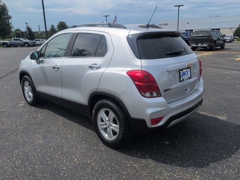Used 2019 Chevrolet Trax LT w/ LT Convenience Package FWD image 3
