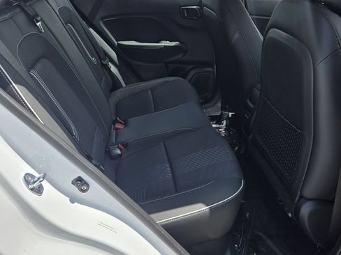 Certified 2025 Hyundai Venue Limited FWD image 15