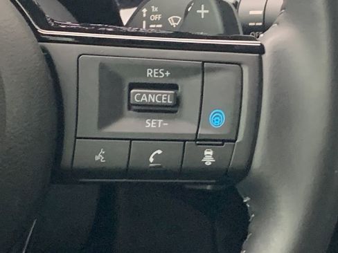 Used 2025 Nissan Pathfinder SL image 14