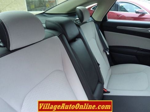 Used 2019 Ford Fusion SE w/ Equipment Group 151A image 32