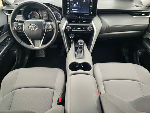Used 2022 Toyota Venza LE image 11