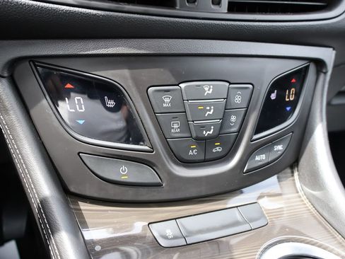 Used 2019 Buick Envision Essence FWD image 36