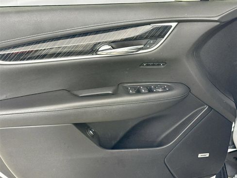 Used 2022 Cadillac XT6 Premium Luxury image 10