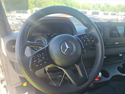 Used 2022 Mercedes-Benz Sprinter 2500 image 16