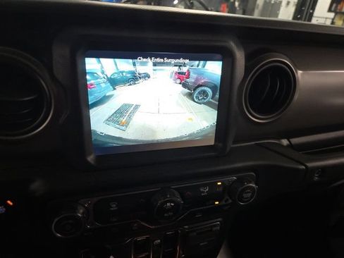 Used 2023 Jeep Wrangler Unlimited w/ Sun & Screen Package AWD/4WD image 15