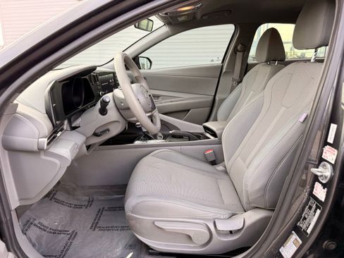 Used 2021 Hyundai Elantra SE image 13