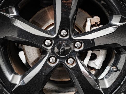 Used 2021 Jeep Grand Cherokee L Laredo image 8