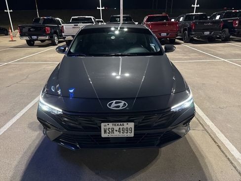 Used 2025 Hyundai Elantra Limited image 2