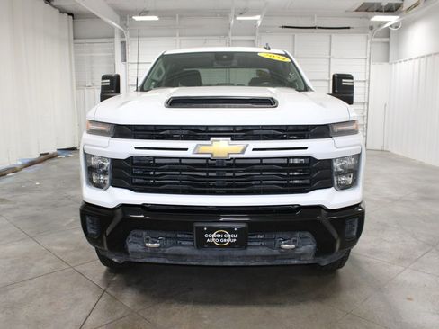 Used 2024 Chevrolet Silverado 2500 Custom w/ Custom Value Package image 3
