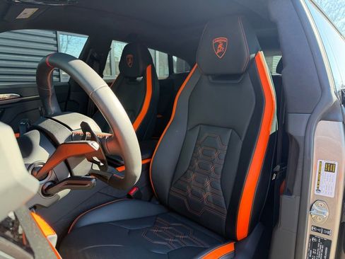 Used 2025 Lamborghini Urus SE image 4
