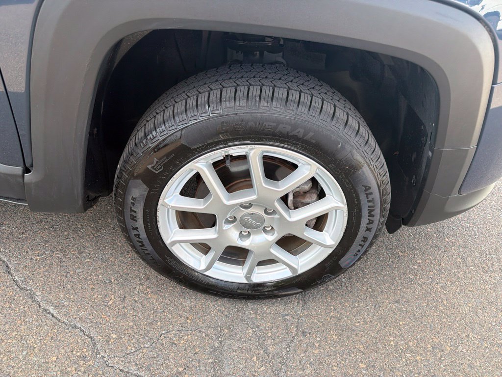 Used 2020 Jeep Renegade Latitude w/ Cold Weather Group AWD/4WD image 34