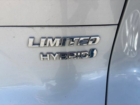 Used 2021 Toyota Venza Limited w/ Advanced Technology Package AWD/4WD image 17