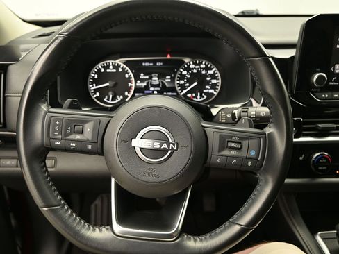 Used 2024 Nissan Pathfinder SV w/ Lighting Package (N92) FWD image 16