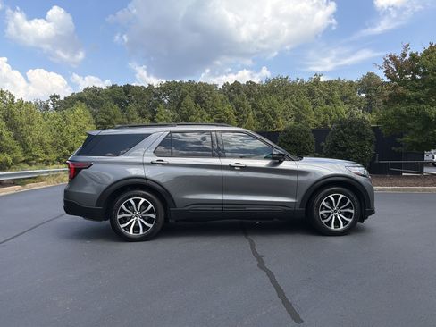 Used 2025 Ford Explorer ST-Line RWD image 5
