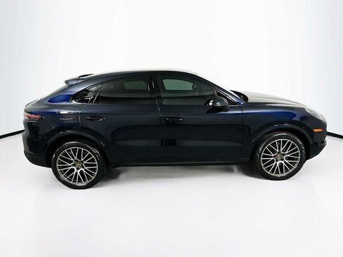 Certified 2022 Porsche Cayenne Platinum Edition image 8