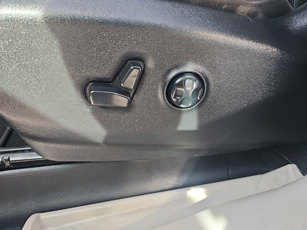 Used 2021 Chrysler Pacifica Touring FWD image 13