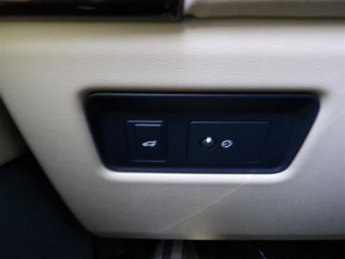 Used 2019 Land Rover Range Rover HSE image 24