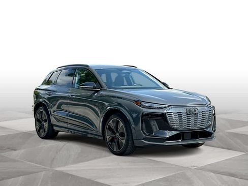 Used 2025 Audi SQ6 e-tron Prestige AWD/4WD image 2