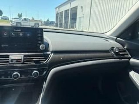 Used 2018 Honda Accord Touring image 10