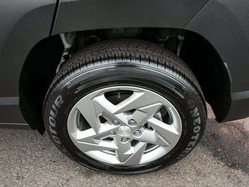 Used 2024 Hyundai Kona SE AWD/4WD image 9