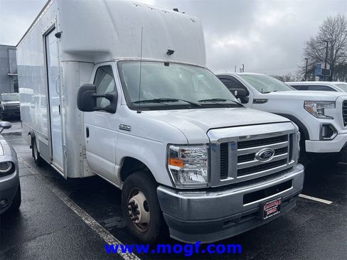 Used 2021 Ford E-350 and Econoline 350 Super Duty w/ Power Windows & Locks Group image 4