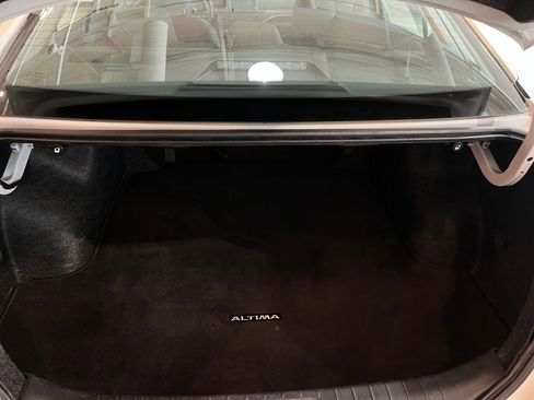 Used 2025 Nissan Altima 2.5 SV FWD image 30