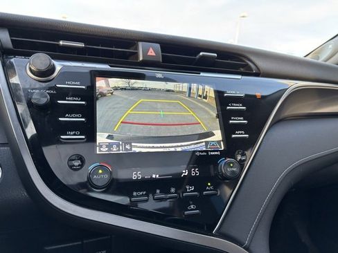 Used 2018 Toyota Camry XSE image 17