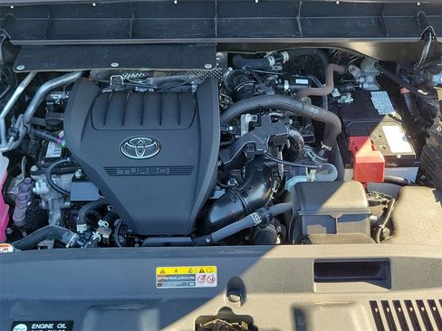 Used 2024 Toyota Highlander XLE image 26