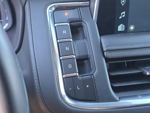 Used 2024 Chevrolet Suburban LT image 34