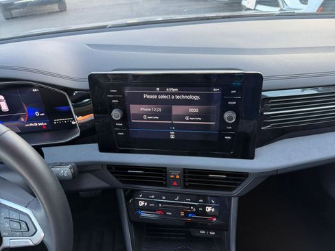 Used 2025 Volkswagen Jetta SE image 21