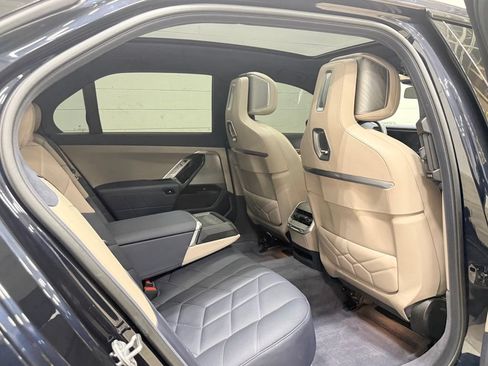 Used 2025 BMW 760i xDrive AWD/4WD image 59