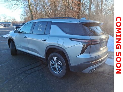 Used 2025 Chevrolet Traverse LT image 6