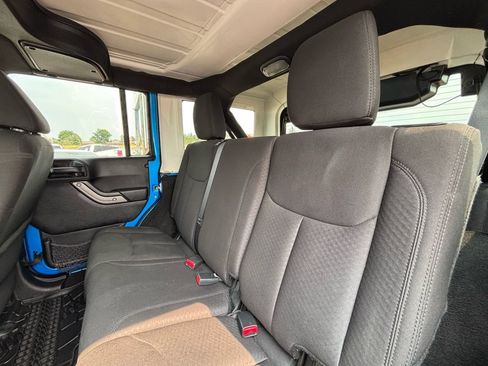 Used 2015 Jeep Wrangler Unlimited Sport w/ Quick Order Package 24S AWD/4WD image 18