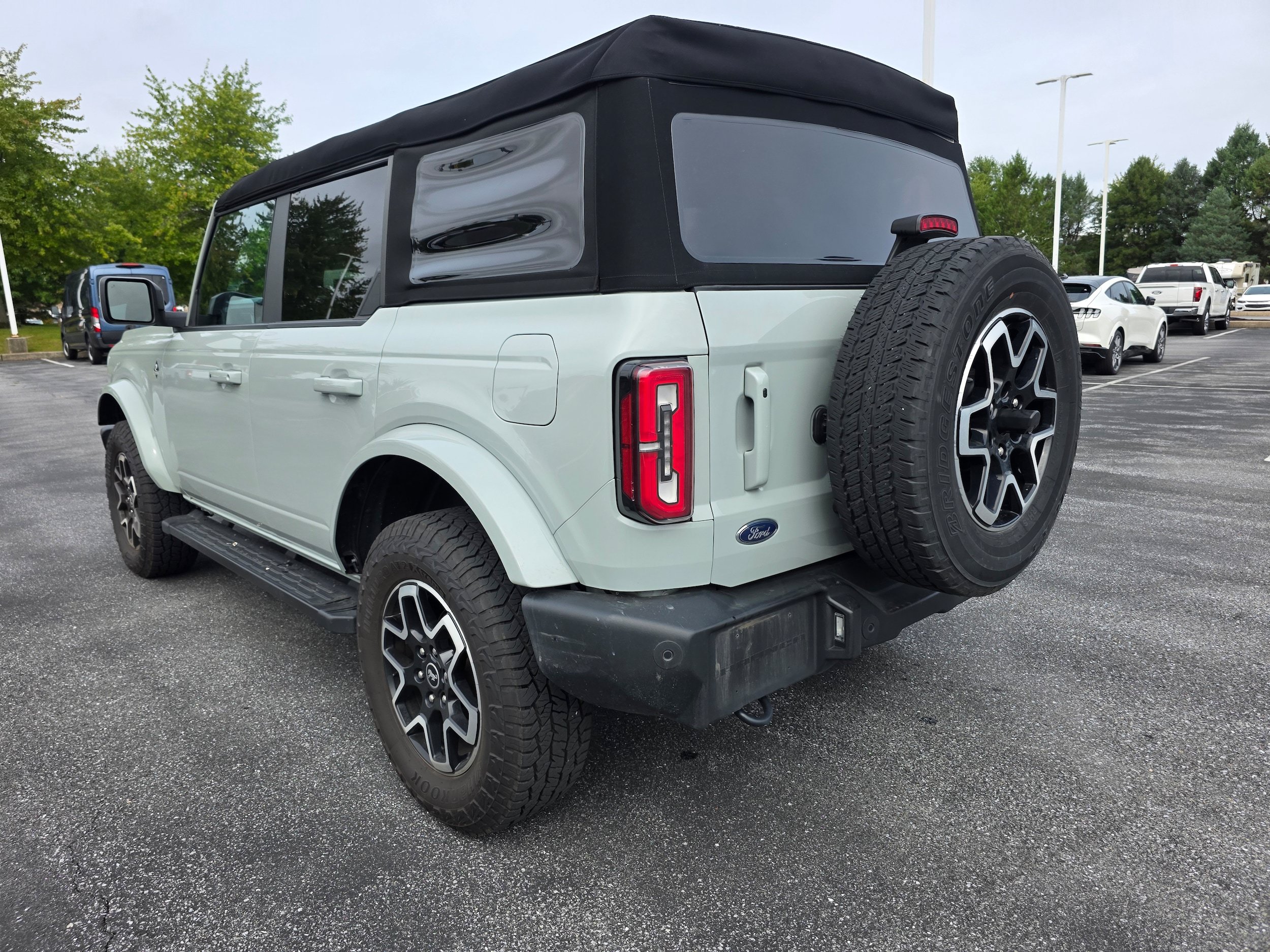 Used 2023 Ford Bronco Outer Banks AWD/4WD image 3