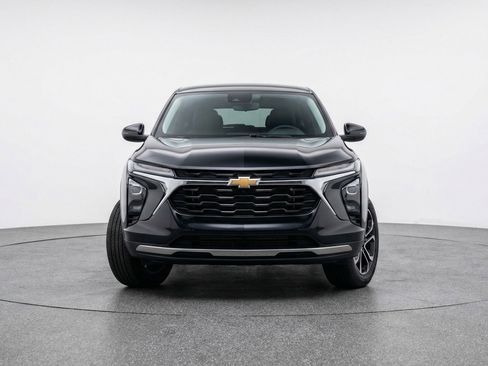 Used 2025 Chevrolet TrailBlazer LT image 2