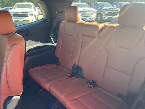 Used 2025 Kia Telluride AWD image 33