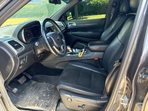 Used 2021 Jeep Grand Cherokee Laredo X AWD/4WD image 9