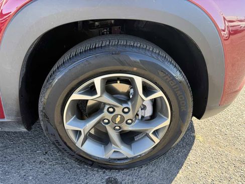 Used 2025 Chevrolet Trax LT w/ LT Convenience Package FWD image 7