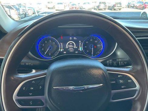 Used 2017 Chrysler Pacifica Limited image 8