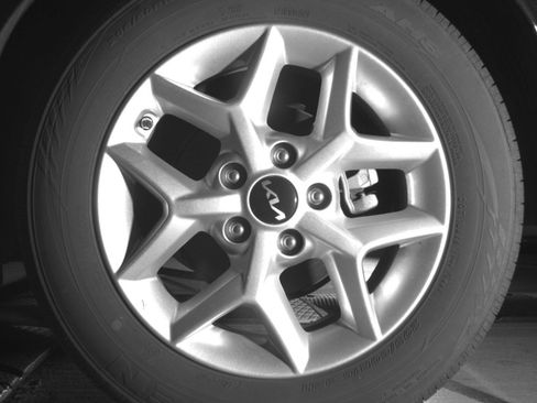Used 2025 Kia Soul LX w/ LX Technology Package FWD image 17
