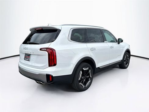 Used 2025 Kia Telluride S image 7