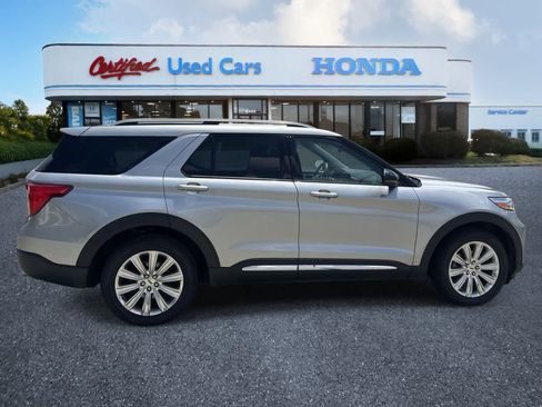Used 2021 Ford Explorer Limited w/ Equipment Group 301A AWD/4WD image 6