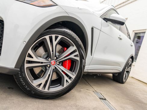 Used 2019 Jaguar F-PACE SVR AWD/4WD image 4