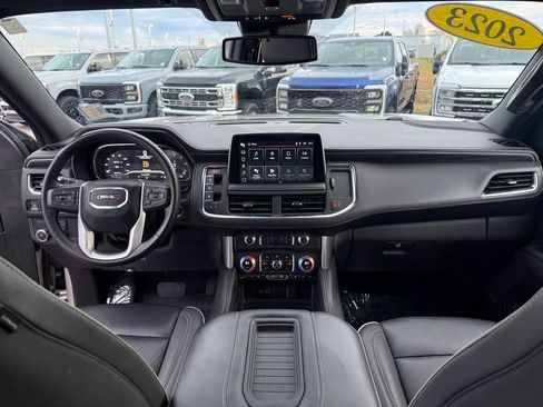 Used 2023 GMC Yukon XL SLT image 11