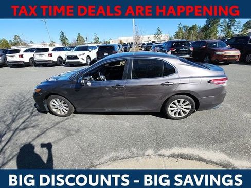Used 2019 Toyota Camry LE image 6